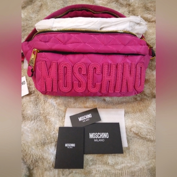Moschino Handbags - 🎉HOST PICK!🎊💖MOSCHINO BELT BAG💖
